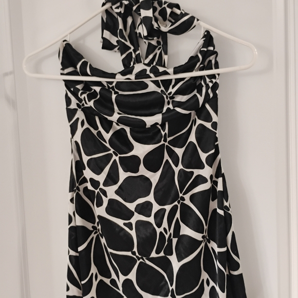 Black and white halter top - Picture 3 of 3